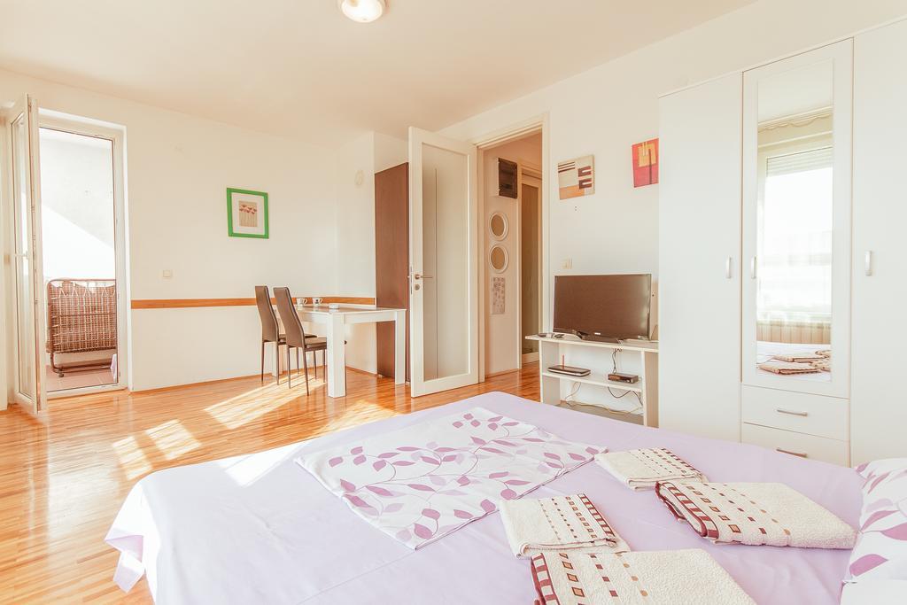 Apartments Belville Belgrado Habitación foto